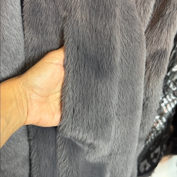 Regal Grey Faux Fur Coat - hooded - with pockets - animal print lining - XS-Med - Picture 7 of 11